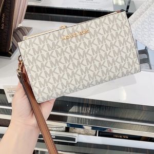 Michael Kors Jet set travel double zip wristlet